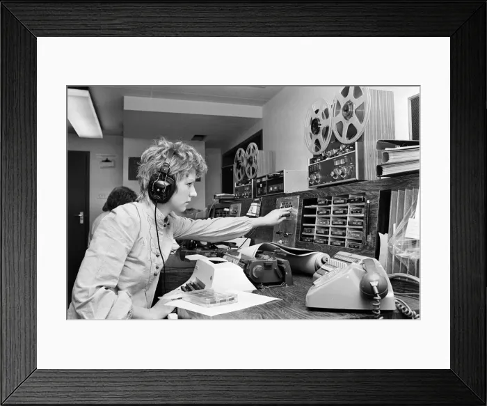 Framed Print : Sue Todd, trainee journalist, pictured in Newsroom of BRMB Radio, Birmingham Framed Print : Sue Todd, trainee journalist, pictured in Newsroom of BRMB Radio, Birmingham