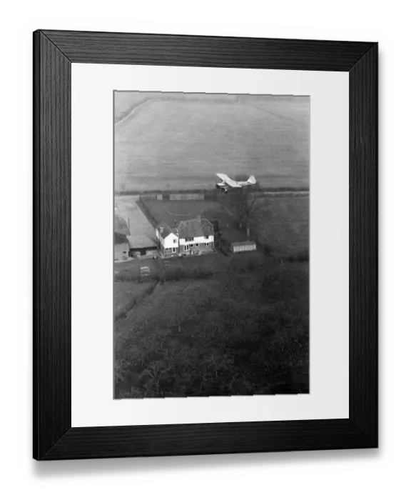 Framed Print : Mrs Diana Freeman from Headcorn, Kent set out to obtain her Pilot Framed Print : Mrs Diana Freeman from Headcorn, Kent set out to obtain her Pilot
