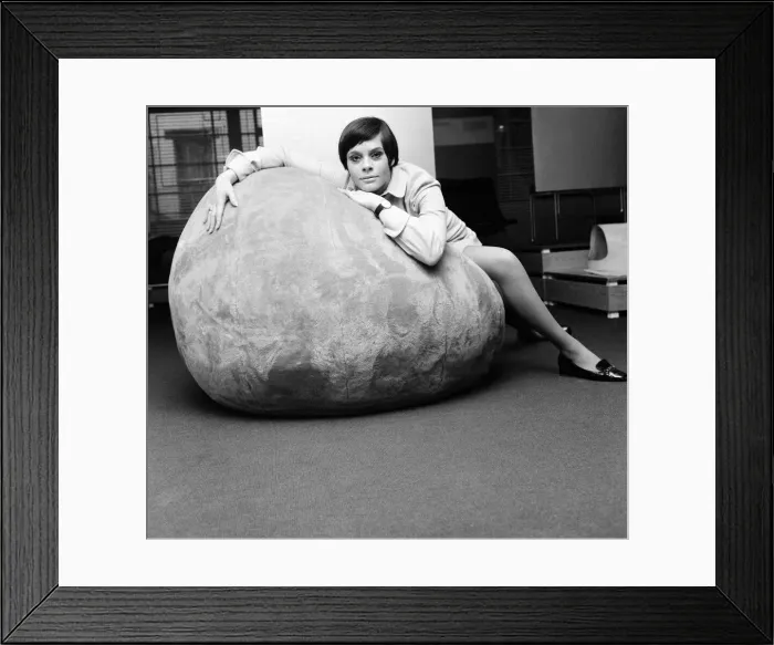 Framed Print : Furniture show at the Design Centre, 2nd January 1967