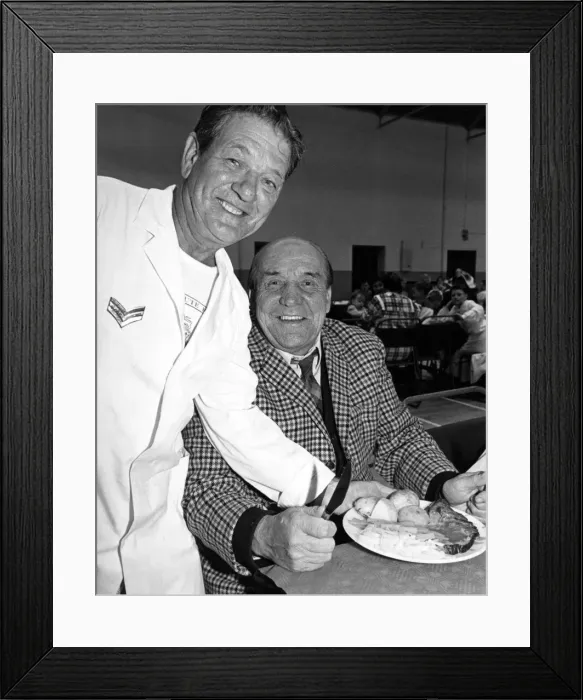 Framed Print : Old Soldier John Pinnegar ready to tuck into the beef dinner cooked by Sgt Basil Leach