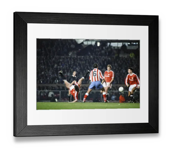 Framed Print : Manchester United 1 Atletico Madrid 1 Cup-Winners Cup 2nd Round Framed Print : Manchester United 1 Atletico Madrid 1 Cup-Winners Cup 2nd Round