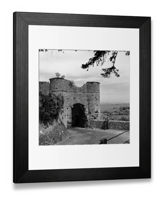Framed Print : The Strand Gate in Winchelsea, East Sussex. July 1952 Framed Print : The Strand Gate in Winchelsea, East Sussex. July 1952