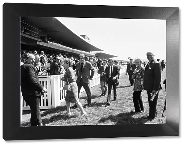 Owners and special guests leave the course before the start of the 1971 Andy Capp