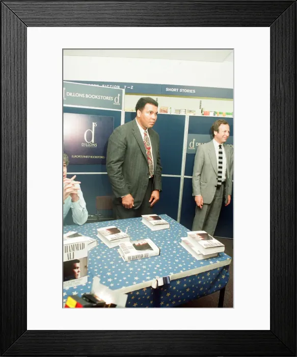 Framed Print : Muhammad Ali at Dillions book store in Birmingham to sign copies of the Thomas Hauser Framed Print : Muhammad Ali at Dillions book store in Birmingham to sign copies of the Thomas Hauser
