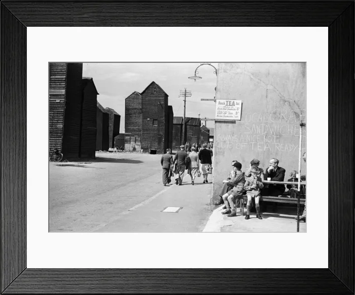 Framed Print : Holidaymakers in Hastings, East Sussex. June 1952 Framed Print : Holidaymakers in Hastings, East Sussex. June 1952