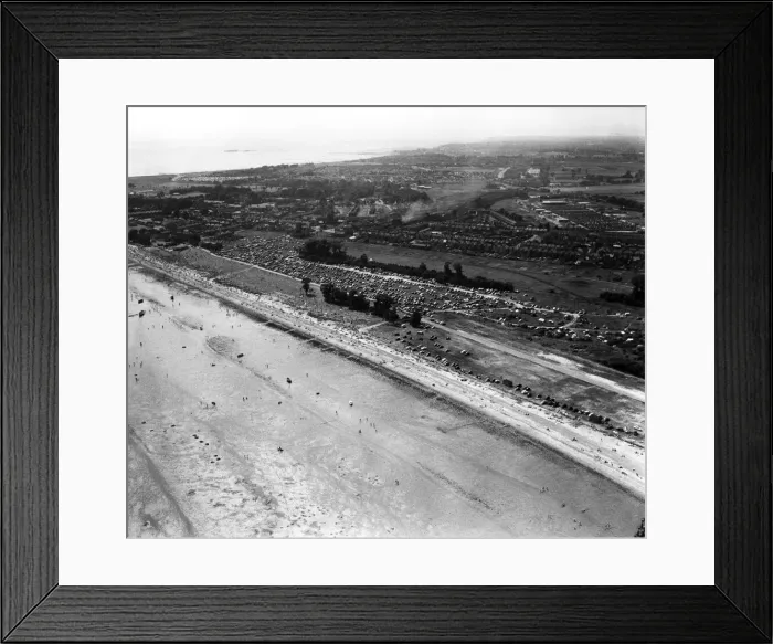 Framed Print : Aerial scenes of Southend Beach, Southend-on-Sea, Essex. 6th June 1960 Framed Print : Aerial scenes of Southend Beach, Southend-on-Sea, Essex. 6th June 1960