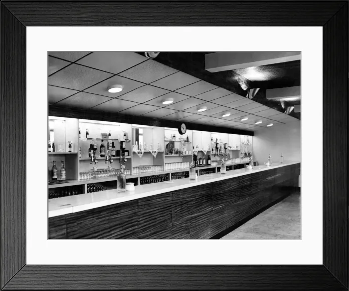 Framed Print : Birminghams Hall Green greyhound stadium. One of the three bars at the stadium Framed Print : Birminghams Hall Green greyhound stadium. One of the three bars at the stadium