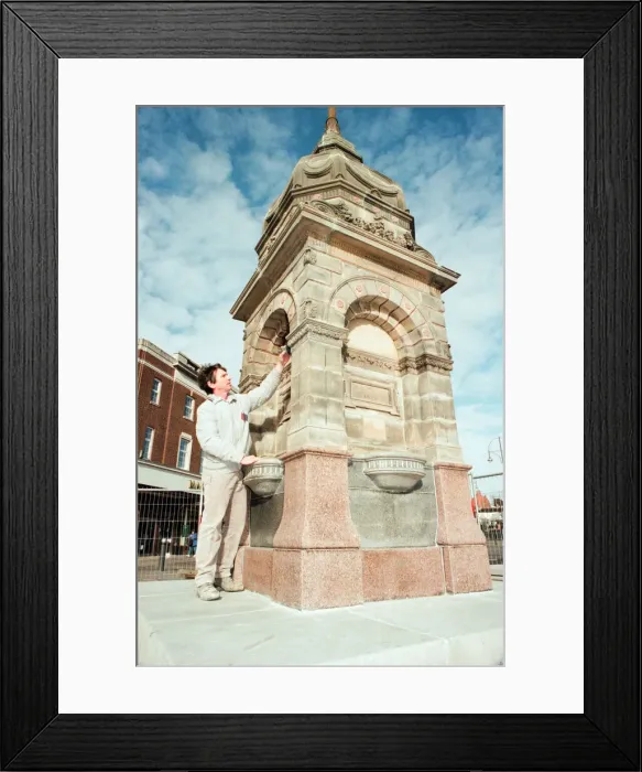 Framed Print : Dodshons Fountain in Stockton High Street, 20th February 1995 Framed Print : Dodshons Fountain in Stockton High Street, 20th February 1995