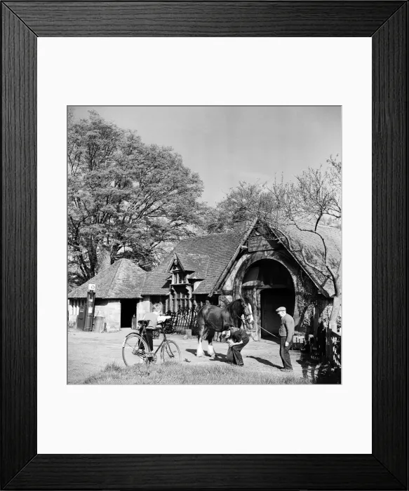 Framed Print : Horseshoe Smithy at Penshurst, Kent. 2nd May 1952 Framed Print : Horseshoe Smithy at Penshurst, Kent. 2nd May 1952
