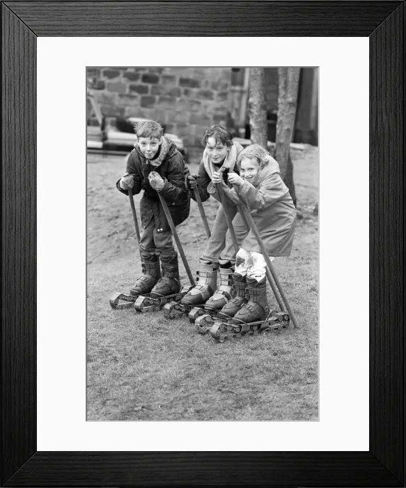 Framed Print : Preparing to slope off... pictured at the first skiing session at the Tunnel End Canal Framed Print : Preparing to slope off... pictured at the first skiing session at the Tunnel End Canal