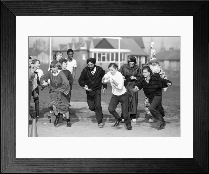 Framed Print : Ready to race... Moorend High School pupils had to wait until their timetables could Framed Print : Ready to race... Moorend High School pupils had to wait until their timetables could