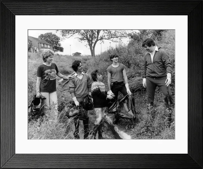 Framed Print : Unemployed youngsters fromthe Bishopsgarth Youth and Community Centre spend an afternoon Framed Print : Unemployed youngsters fromthe Bishopsgarth Youth and Community Centre spend an afternoon