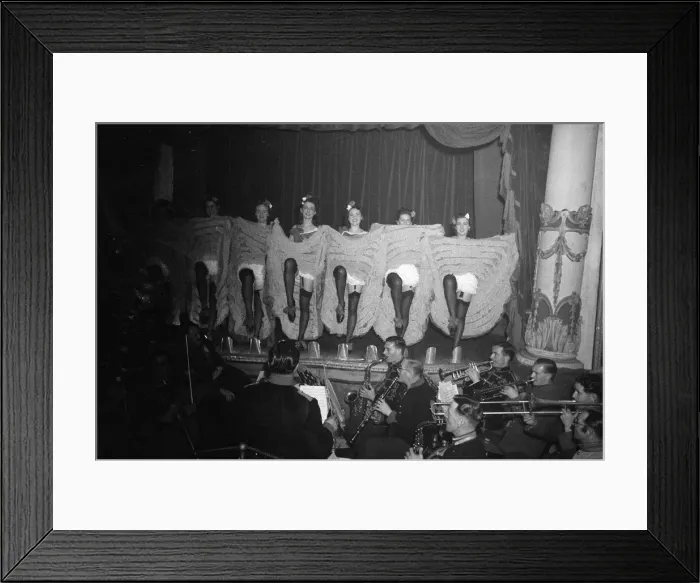 Framed Print : Old time music hall show by the RAF at Henlow Aerodrome, Bedfordshire