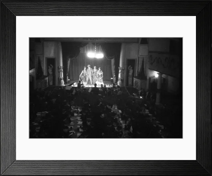 Framed Print : Old time music hall show by the RAF at Henlow Aerodrome, Bedfordshire