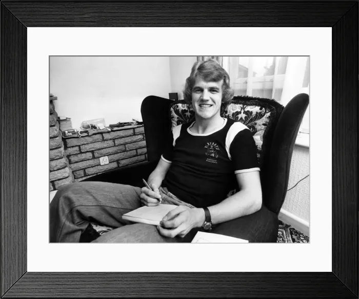 Framed Print : Gordon Smith (born 3 July 1954), was a professional footballer who played as a defender Framed Print : Gordon Smith (born 3 July 1954), was a professional footballer who played as a defender