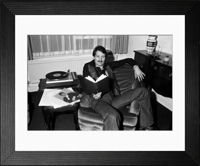 Framed Print : Leicester City footballer Frank Worthington, an Elvis Presley fan Framed Print : Leicester City footballer Frank Worthington, an Elvis Presley fan