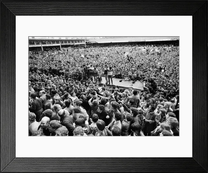 Framed Print : English League Division Two match at Filbert Street. Leicester City 0 v Burnley 0