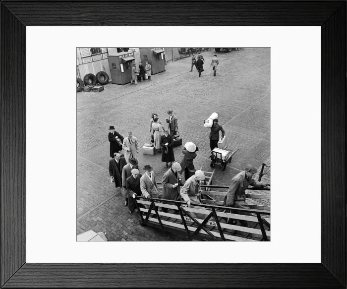 Framed Print : Views of Liverpool, Merseyside, 13th May 1954. People boarding a ferry bound for the Isle Framed Print : Views of Liverpool, Merseyside, 13th May 1954. People boarding a ferry bound for the Isle