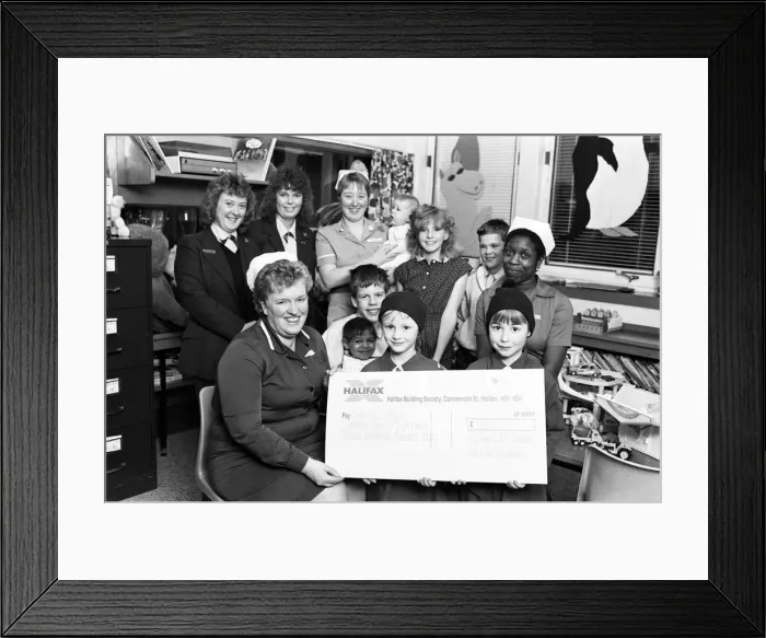Framed Print : Brownies Shelley Coupe (centre) and Caroline Hynes (right Framed Print : Brownies Shelley Coupe (centre) and Caroline Hynes (right
