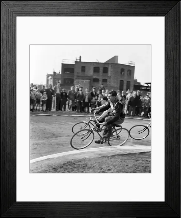 Framed Print : Members of the Warwick Lions, Hackney Comets