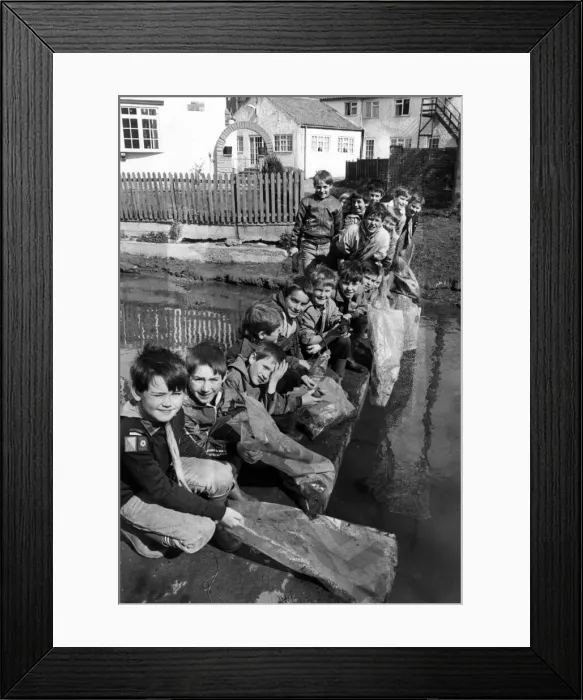 Framed Print : Stokesley Scouts and cubs take to the water to the challege thrown down by the parish Framed Print : Stokesley Scouts and cubs take to the water to the challege thrown down by the parish