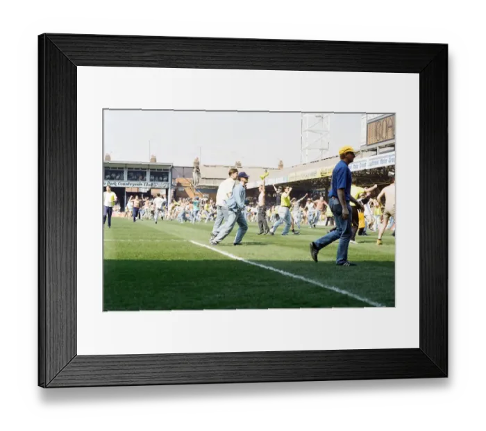 Framed Print : English League Division Two match at Filbert Street. Leicester City 2 v Sheffield