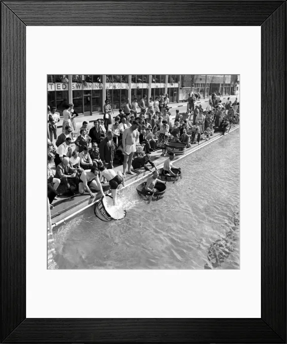 Framed Print : Tub racing at the Brighton Ocean Hotel Lido, East Sussex Framed Print : Tub racing at the Brighton Ocean Hotel Lido, East Sussex