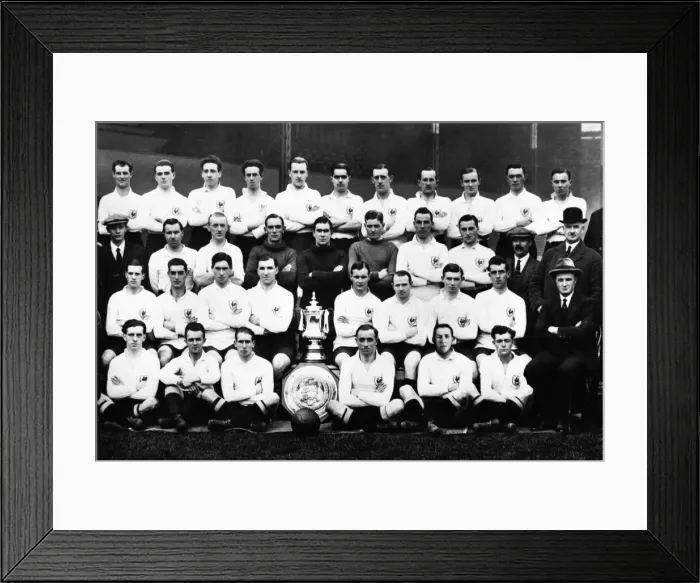 Framed Print : Tottenham Hotspur FA Cup Winners seen here posing for a team photo after beating Wolves