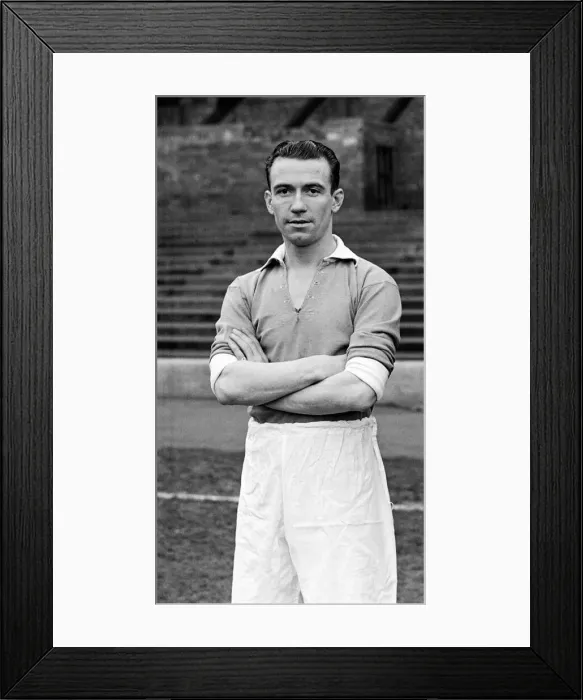 Framed Print : Leicester City footballer Mal Griffiths in training. Circa 1947 Framed Print : Leicester City footballer Mal Griffiths in training. Circa 1947