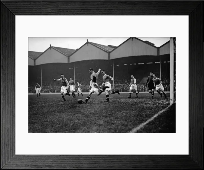 Framed Print : English league division one match match between Arsenal