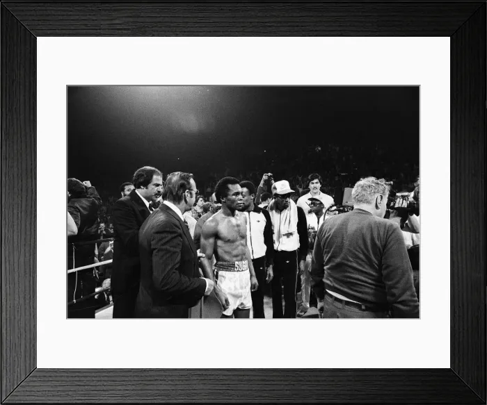 Framed Print : Sugar Ray Leonard v Dave Boy Green, WBC welterweight title fight, Capital Centre