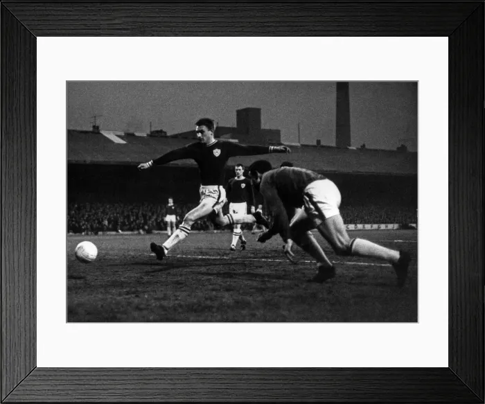 Framed Print : League Cup Final 1965. Leicester City v. Chelsea. Leicester City keeper Gordon Banks Framed Print : League Cup Final 1965. Leicester City v. Chelsea. Leicester City keeper Gordon Banks