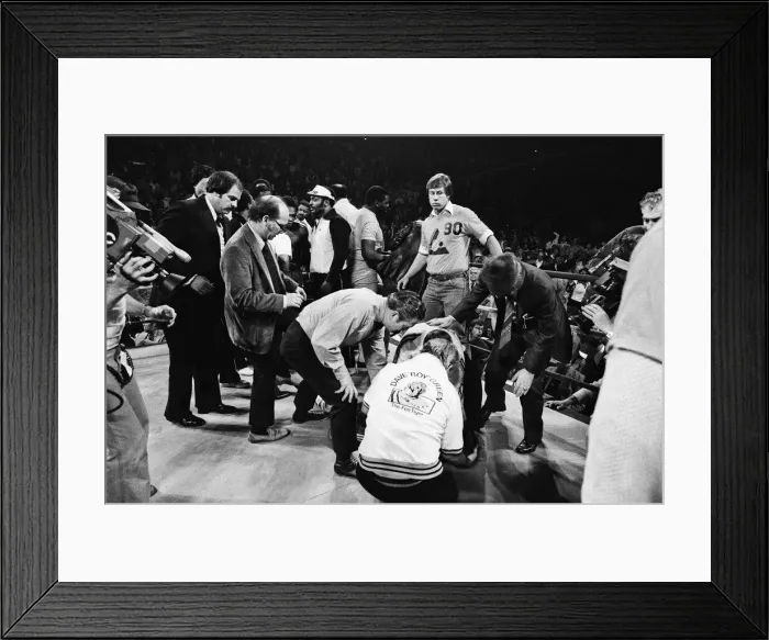 Framed Print : Sugar Ray Leonard v Dave Boy Green, WBC welterweight title fight, Capital Centre