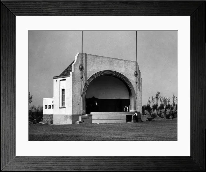 Framed Print : Walton Hall Park in Walton, Liverpool, Merseyside, a 130-acre park Framed Print : Walton Hall Park in Walton, Liverpool, Merseyside, a 130-acre park