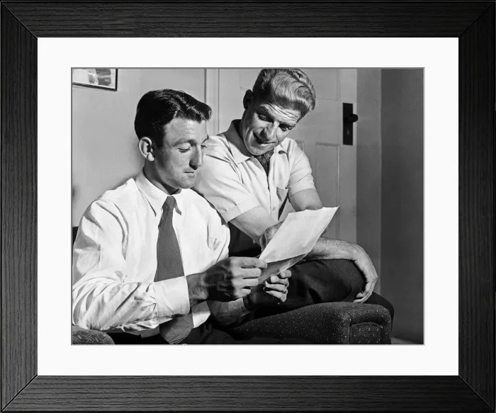 Framed Print : Charlton Athletic goalkeeper Sam Bartram with teammate Eddie Firmani (left) Framed Print : Charlton Athletic goalkeeper Sam Bartram with teammate Eddie Firmani (left)