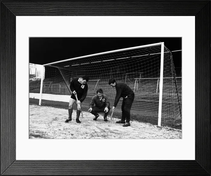 Framed Print : Charlton Athletic team training session at the Valley. Goalkeeper Charlie Wright directs Framed Print : Charlton Athletic team training session at the Valley. Goalkeeper Charlie Wright directs