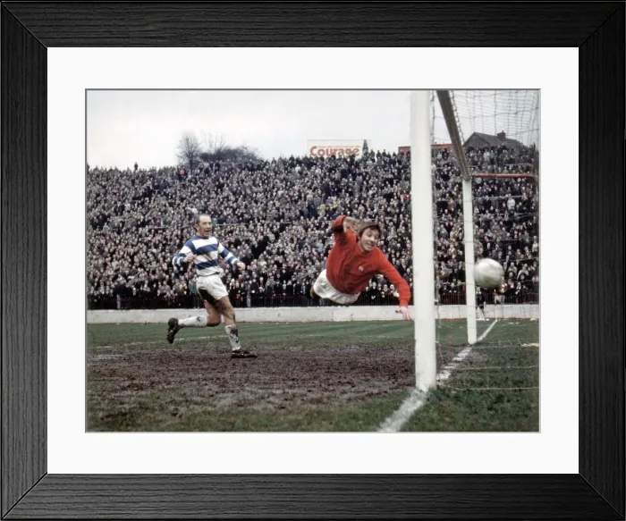 Framed Print : English League Division Two match at the Valley. Charlton Athletic 3 v QPR 3 Framed Print : English League Division Two match at the Valley. Charlton Athletic 3 v QPR 3