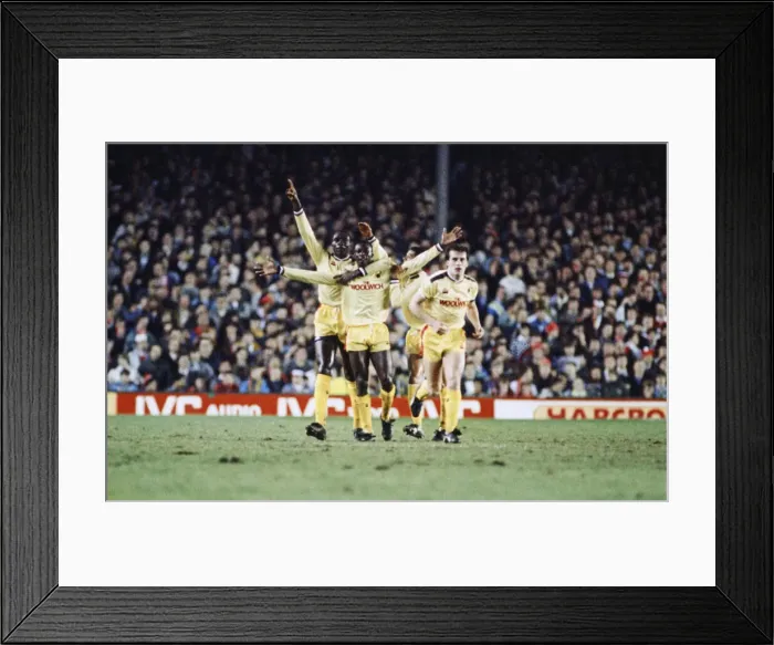 Framed Print : English League Division One match at Highbury. Arsenal 2 v Charlton Athletic 2 Framed Print : English League Division One match at Highbury. Arsenal 2 v Charlton Athletic 2