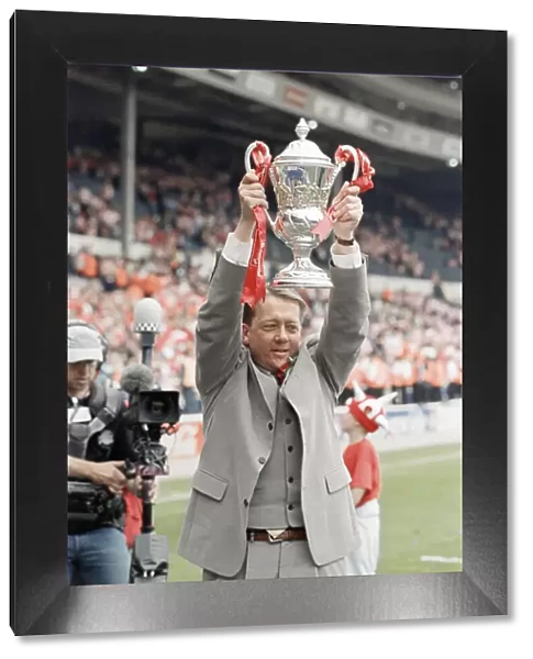 Alan Curbishley Charlton Athletic Manager May 1998 holding Division One Play Off Final