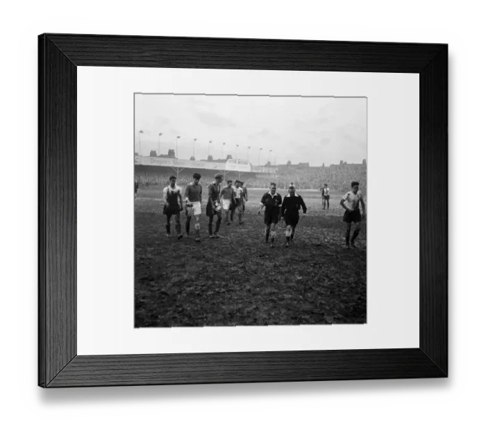 Framed Print : FA Cup Third Round match at Kenilworth Road. Luton Town 0 v Leicester City 4 Framed Print : FA Cup Third Round match at Kenilworth Road. Luton Town 0 v Leicester City 4