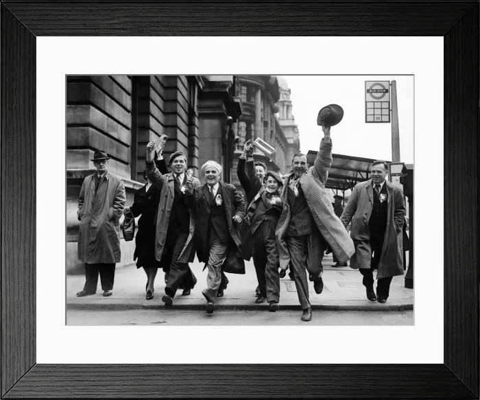 Framed Print : 1949 FA Cup Final Wolverhampton Wanderers v Leicester City Supporter sand Fans on their Framed Print : 1949 FA Cup Final Wolverhampton Wanderers v Leicester City Supporter sand Fans on their