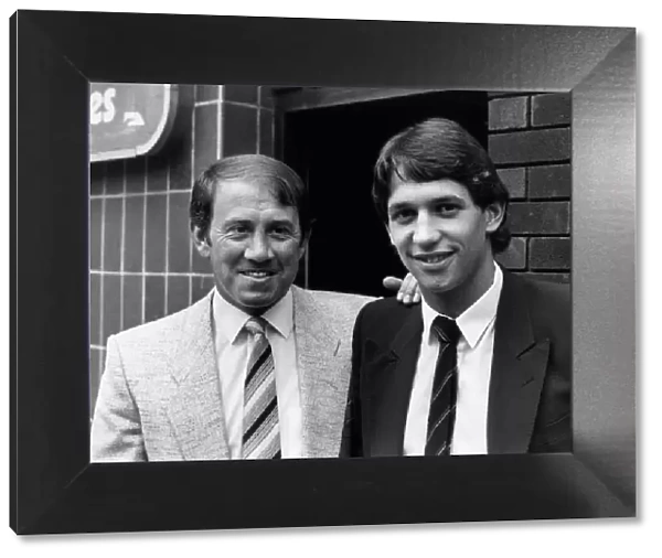 Everton manager Howard Kendall with new striker Gary Lineker at Goodison Park
