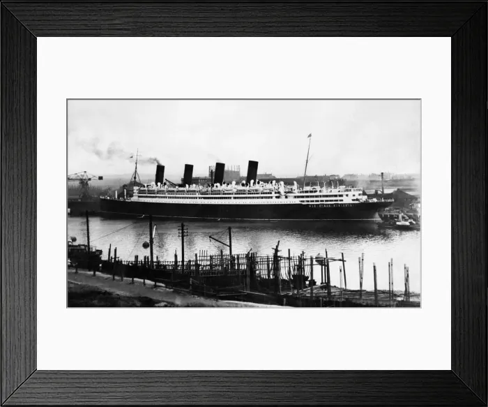 Framed Print : The 45, 000 ton liner Aquitania pictured before her departure from the River Tyne
