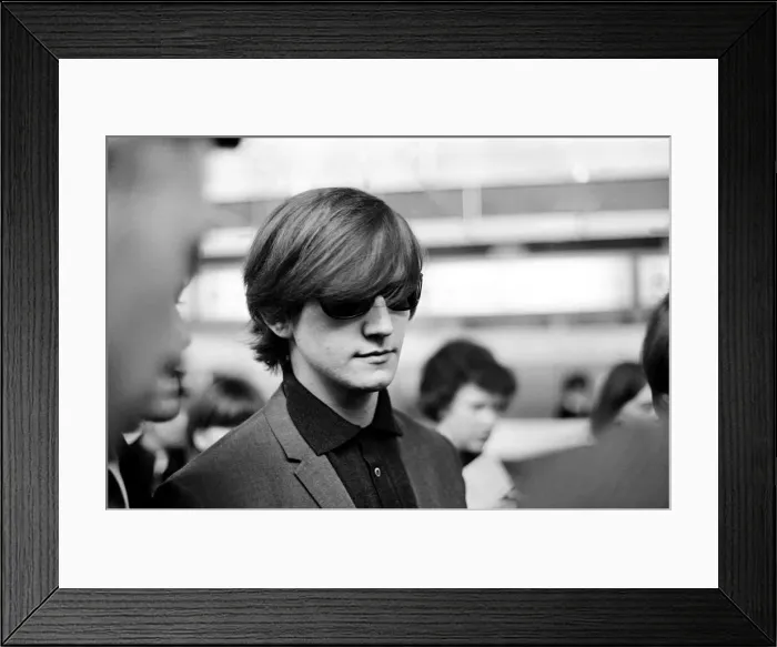 Framed Print : Wayne Fontana with The Mindbenders, boarding a plane, 21st April 1965 Framed Print : Wayne Fontana with The Mindbenders, boarding a plane, 21st April 1965