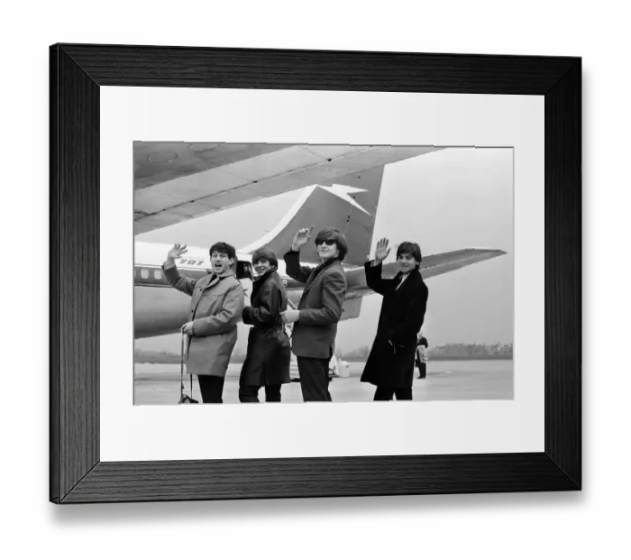 Framed Print : Wayne Fontana with The Mindbenders, boarding a plane, 21st April 1965 Framed Print : Wayne Fontana with The Mindbenders, boarding a plane, 21st April 1965