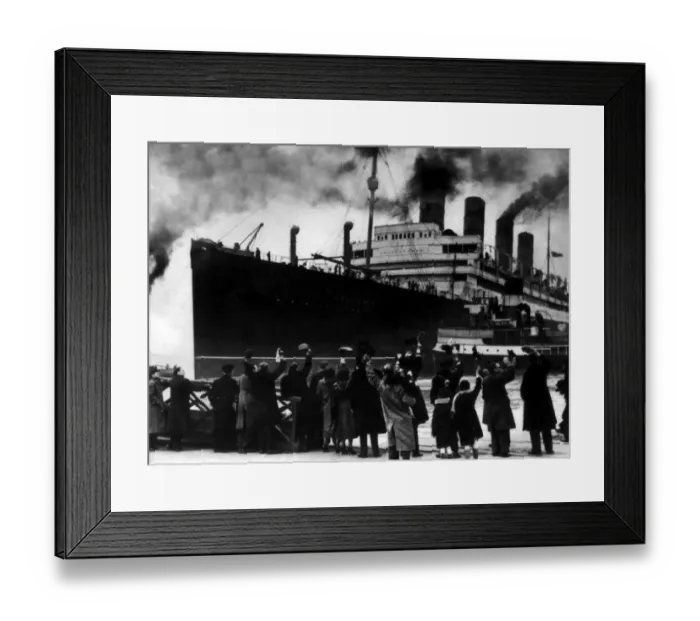 Framed Print : Dockside watchers wave goodbye to the 45, 000 ton liner Aquitania as she leaves Framed Print : Dockside watchers wave goodbye to the 45, 000 ton liner Aquitania as she leaves
