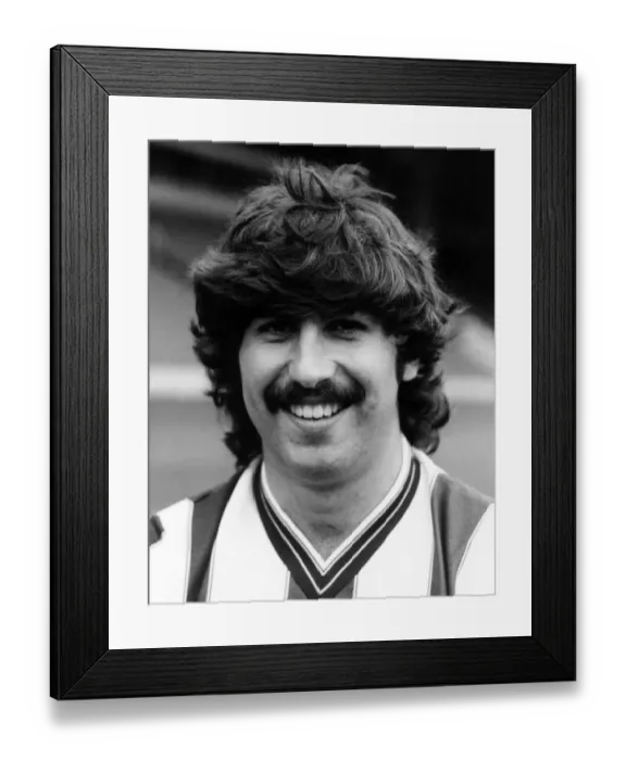 Framed Print : Steve MacKenzie, West Bromwich Albion Football Player, 6th August 1984 Framed Print : Steve MacKenzie, West Bromwich Albion Football Player, 6th August 1984