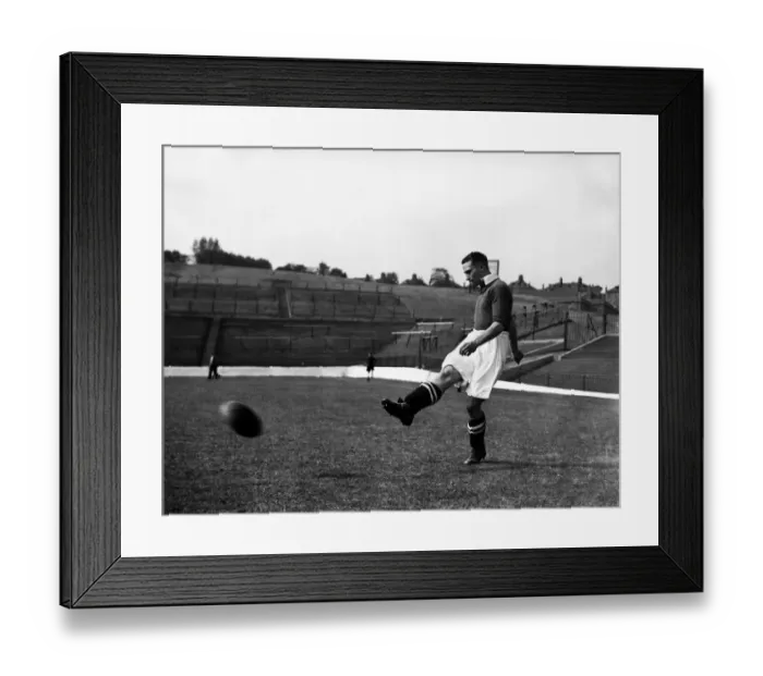 Framed Print : Charlton Athletic footballer George Tadman in action during a training session Framed Print : Charlton Athletic footballer George Tadman in action during a training session