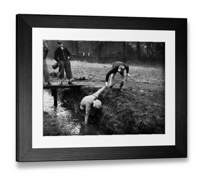 Framed Print : Charlton Athletic football club go golfing at Sundridge Golf Club as training for their