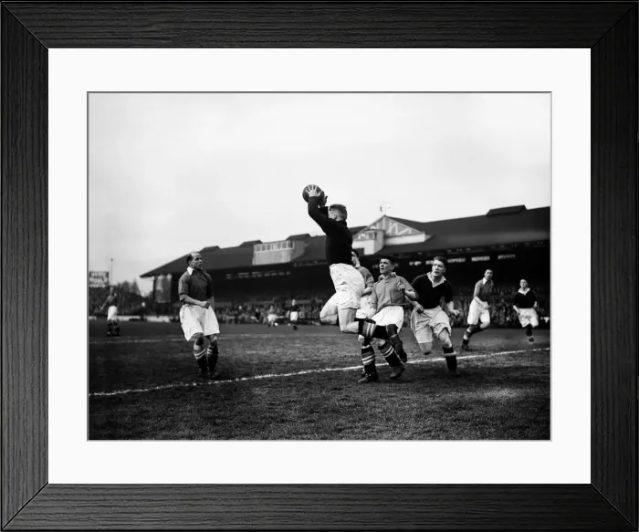 Framed Print : English League Division One match at Stamford Bridge. Chelsea 3 v Charlton Athletic 1 Framed Print : English League Division One match at Stamford Bridge. Chelsea 3 v Charlton Athletic 1